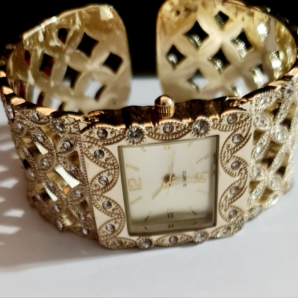Womans Bracelet Watch!